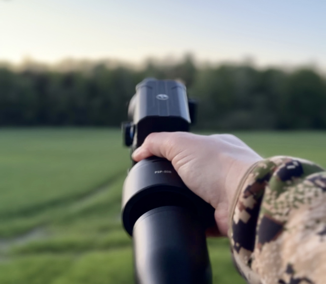 Skaitmeninė optika ar priedėlis priskiriamas naktinio matymo taikikliui